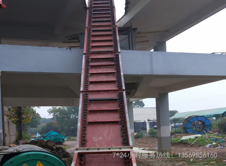 刮板輸送機(jī)在輸送污泥時(shí)出現(xiàn)傳動(dòng)鏈條跳牙卡頓拉不動(dòng)是什么原因