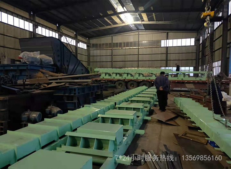 耐高溫振動(dòng)輸送機(jī)