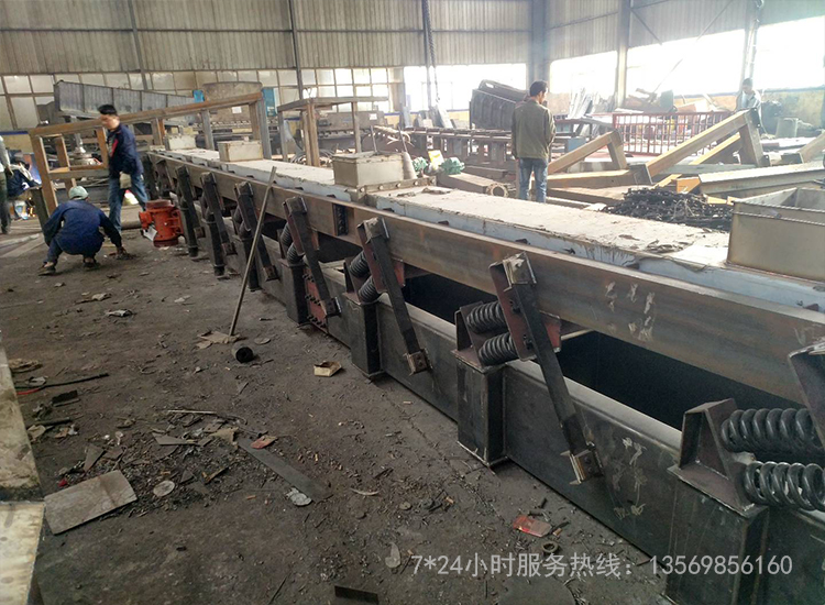 耐高溫振動(dòng)輸送機(jī)