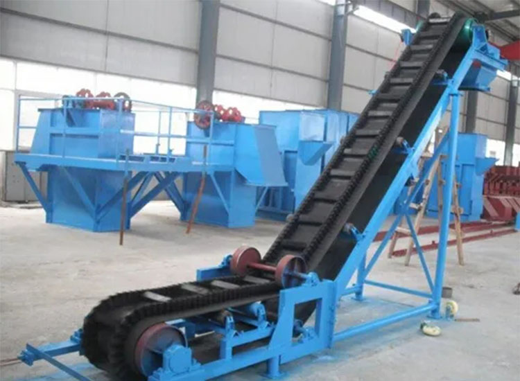 大傾角皮帶輸送機(jī)